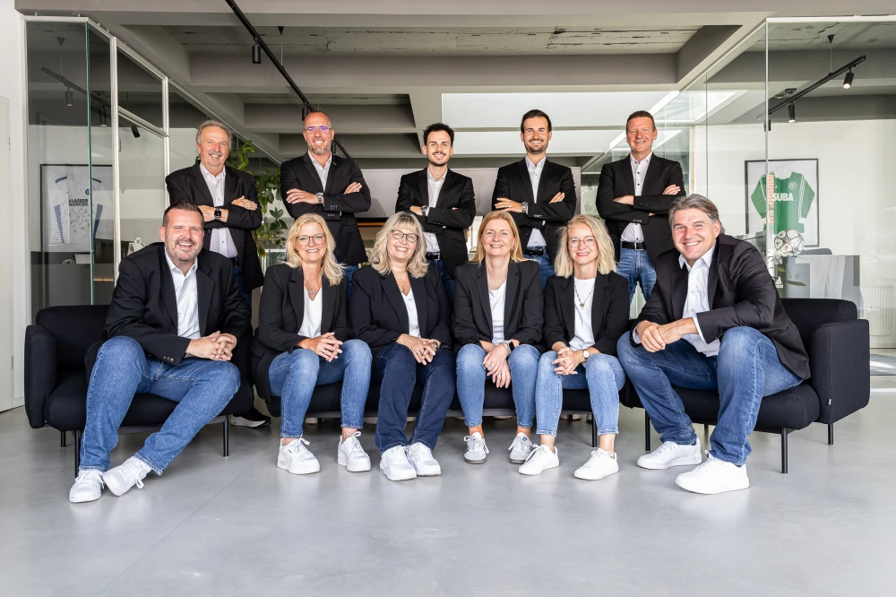 Das Vertriebsteam von Neumann ImmoConsult mit dem Kooperationspartner Raiffeisenbank Südhardt eG